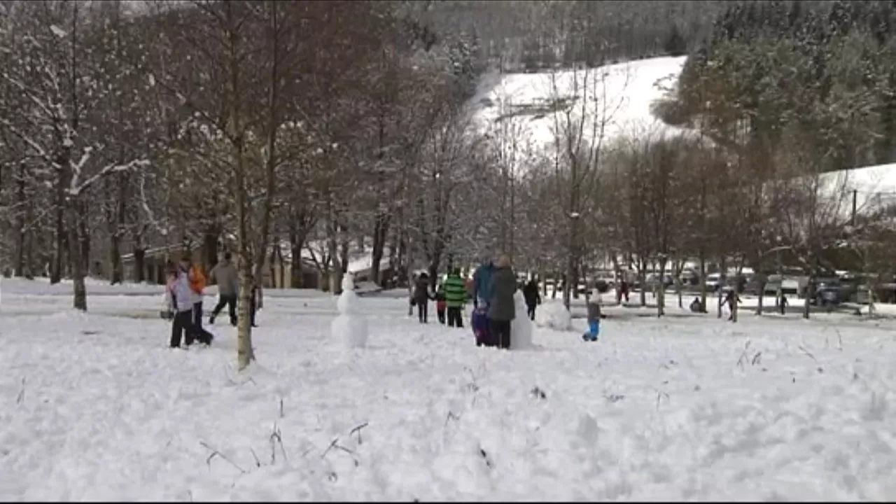 Jendea elurretan. EITB Mediaren bideo batetik ateratako argazkia.