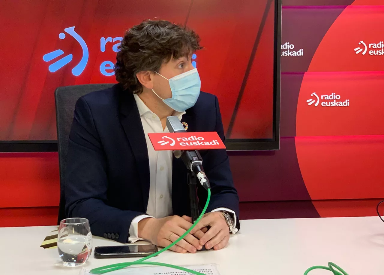 Eneko Andueza, entrevistado en Radio Euskadi.