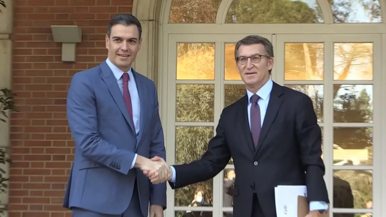 Pedro Sánchez y Alberto Núñez Feijóo. Imagen obtenida de un vídeo de Agencias.