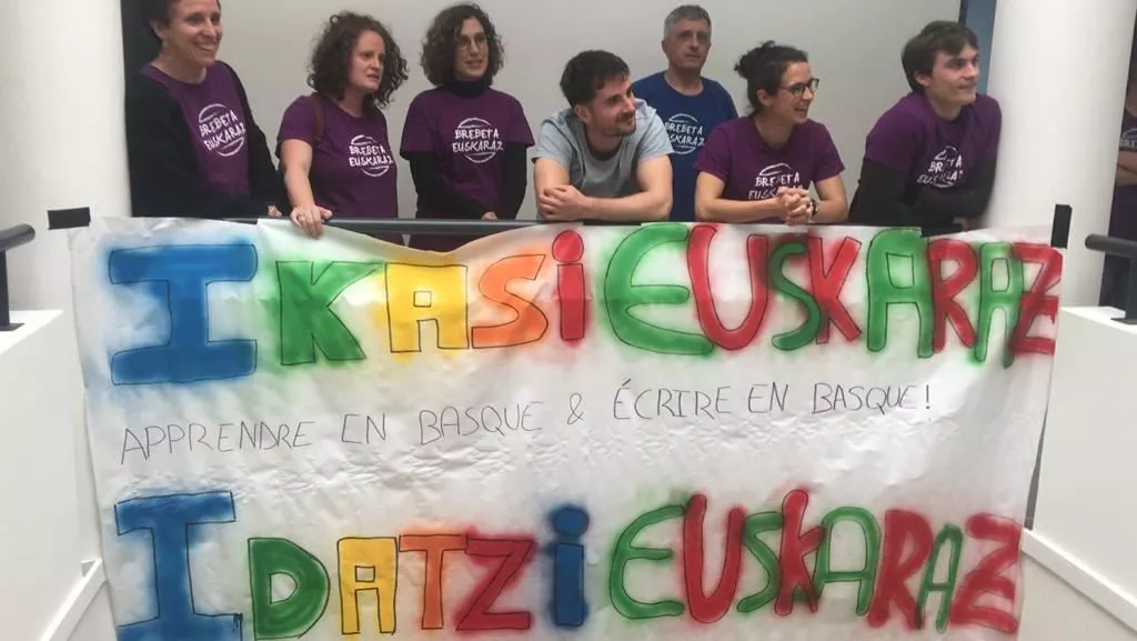 Seasko kideak Donibane Lohizuneko okupazioan. Argazkia: Piarres Larzabal Kolegioa