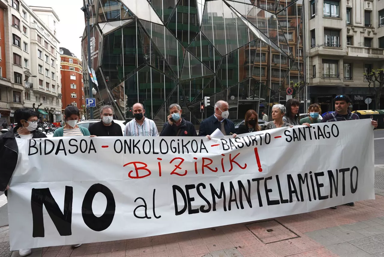 Representantes de los profesionales de los hospitales de los cuatro hospitales en Bilbao. Foto: EFE
