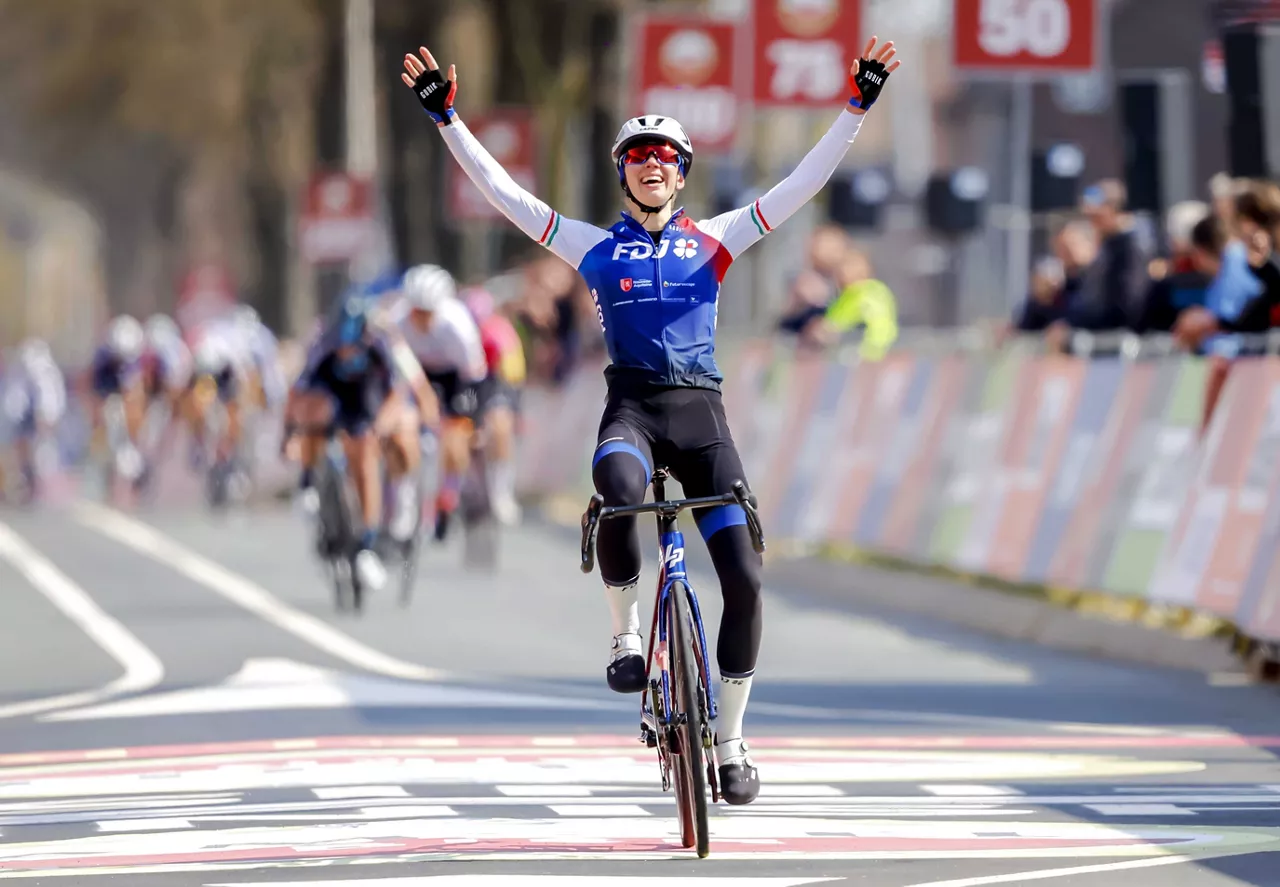 Marta Cavalli, ganadora de la Amstel Gold Race 2022.