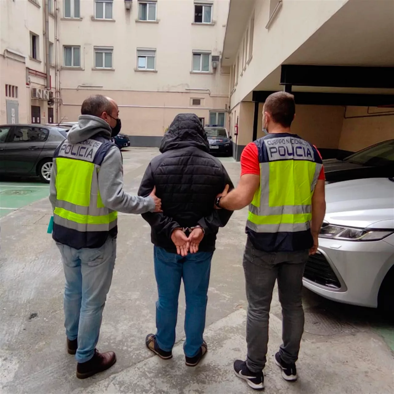 El detenido. Imagen obtenida de un vídeo de Agencias.
