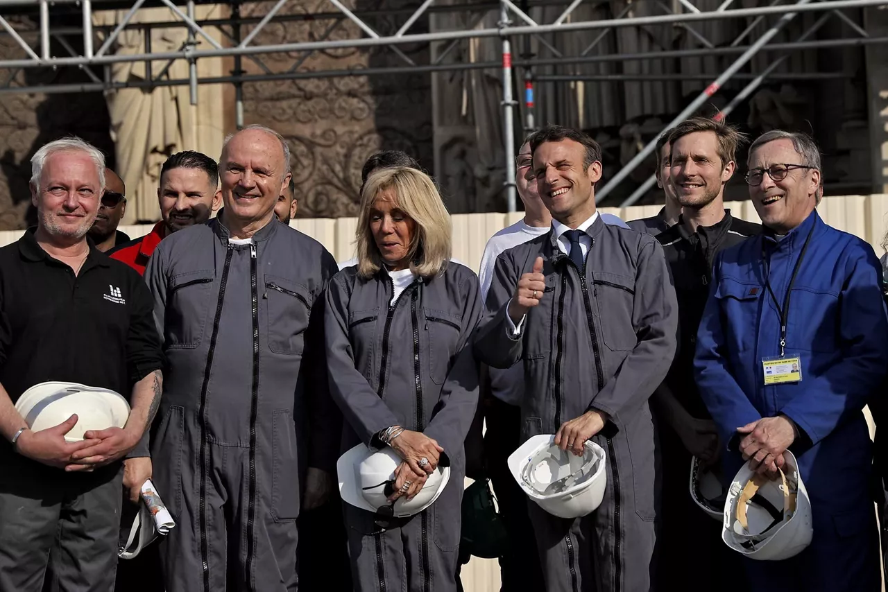 Macron, en la visita a la catedral de Notre Dame.