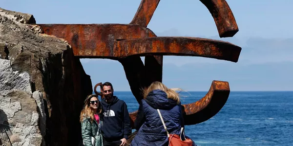 Turistak Donostian. Argazkia: EFE