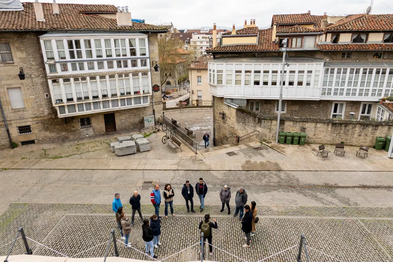 Turistak Gasteizen. Argazkia: EFE