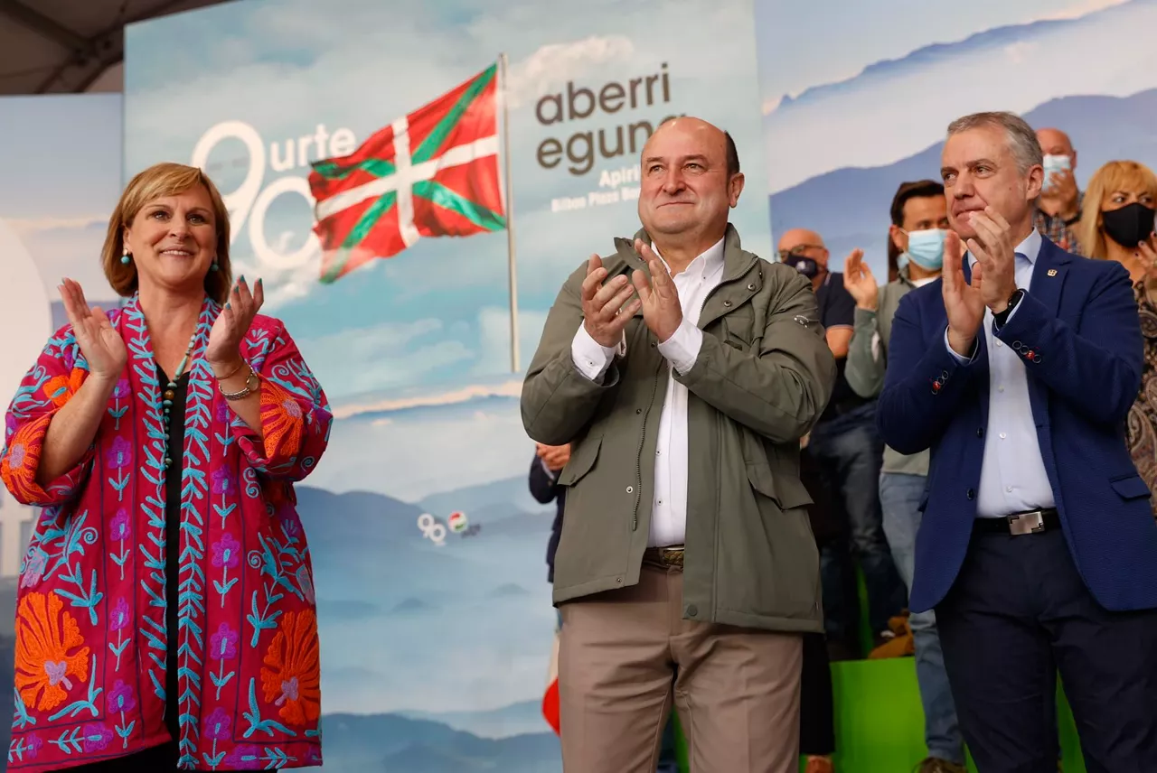 Itxaso Atutxa, Andoni Ortuzar e Iñigo Urkullu, hoy en Bilbao. Foto: EFE