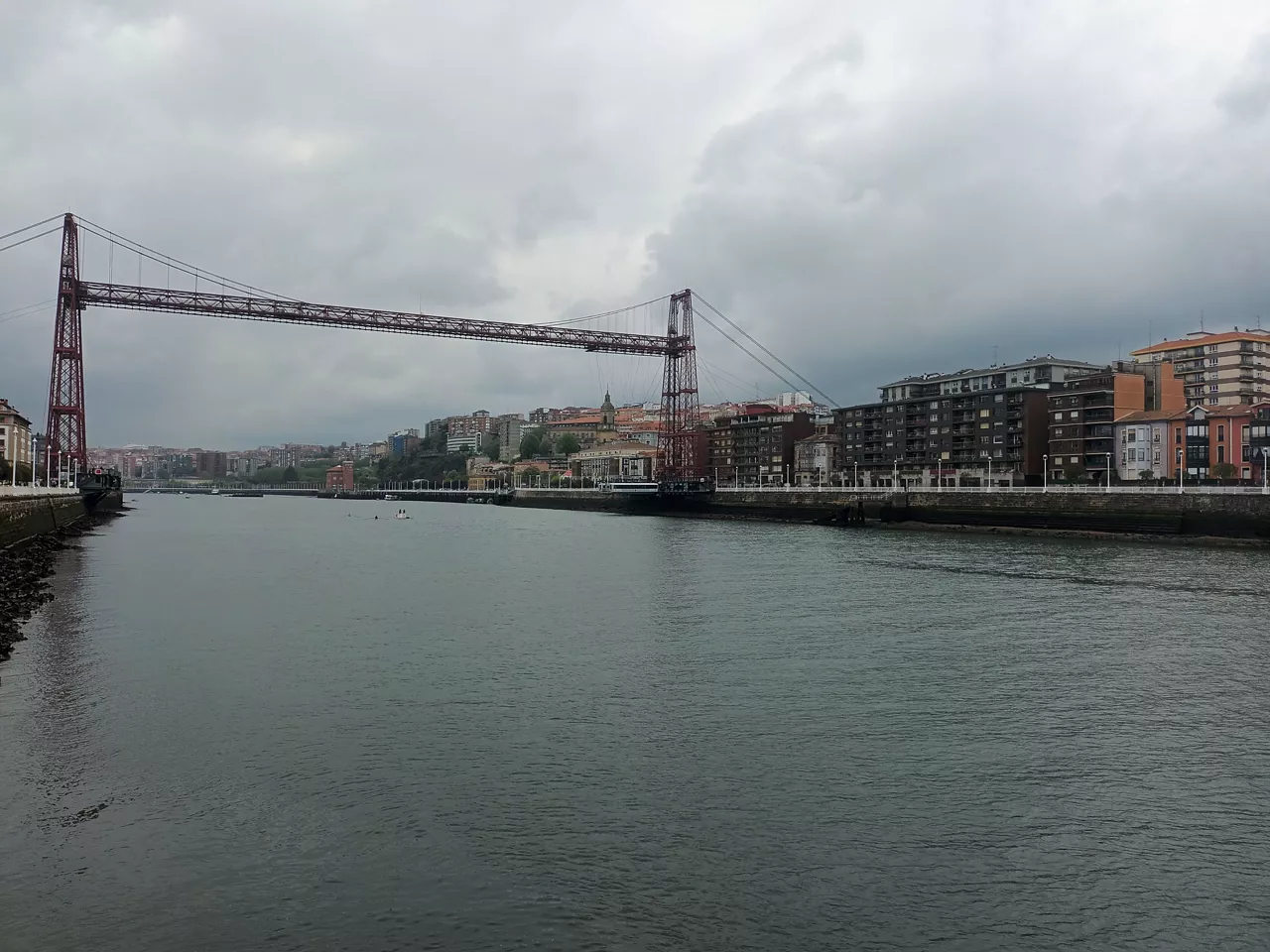 El Puente Colgante, bajo un cielo nuboso. Foto: Xabier Elguezua Aranguren