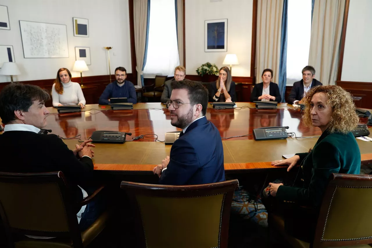 Aragonés, durante la reunión con los grupos. Foto: EFE