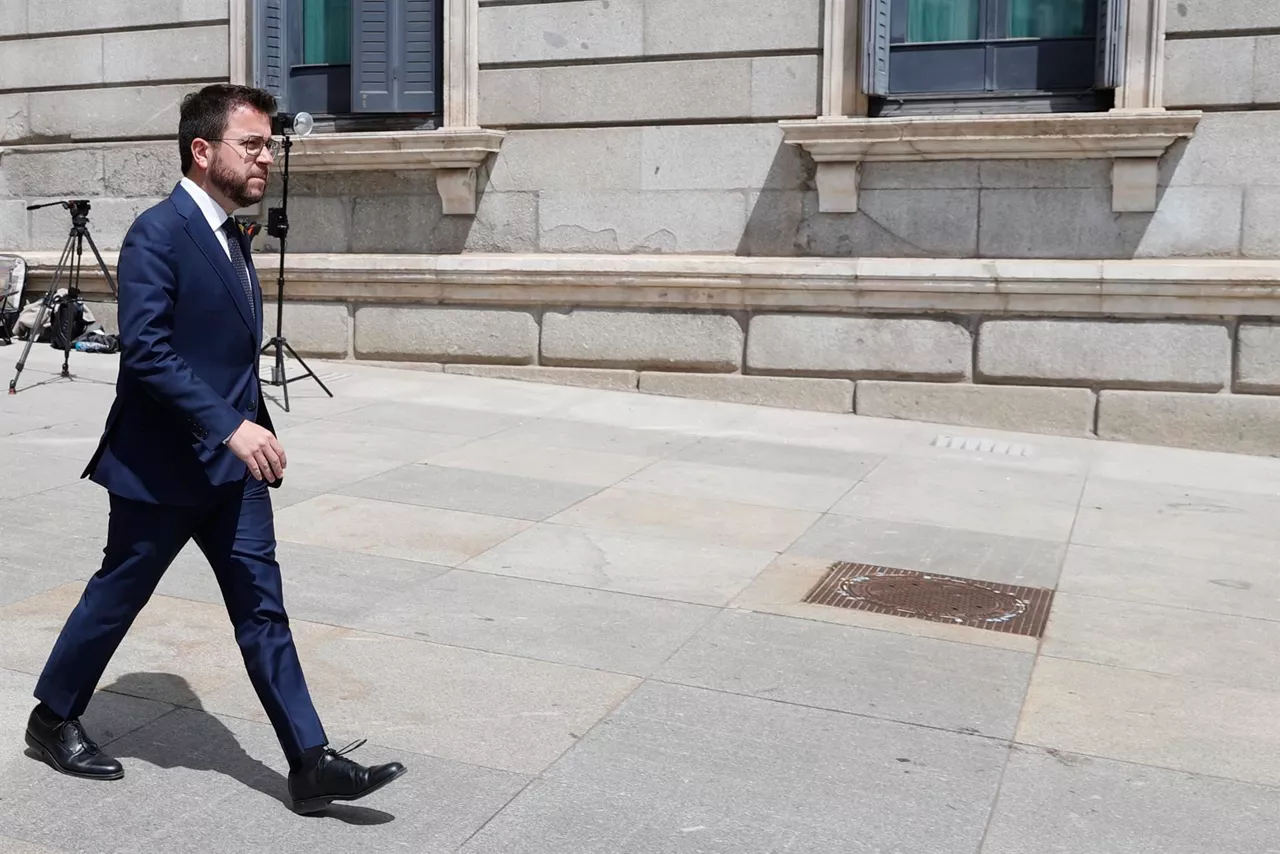 El presidente de la Generalitat, Pere Aragonès, en el exterior del Congreso de los Diputados