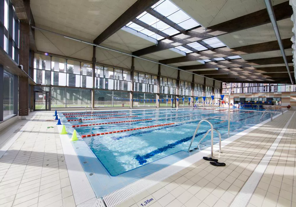 Polideportivo Municipal Etxadi. 
Piscina cubierta 25x 12
Piscina iniciación
Piscinas descubiertas
Gimnasio 
Pistas de Padel
Donostia, 15 de enero de 2010
© Karlos Corbella  -argazkilaria-