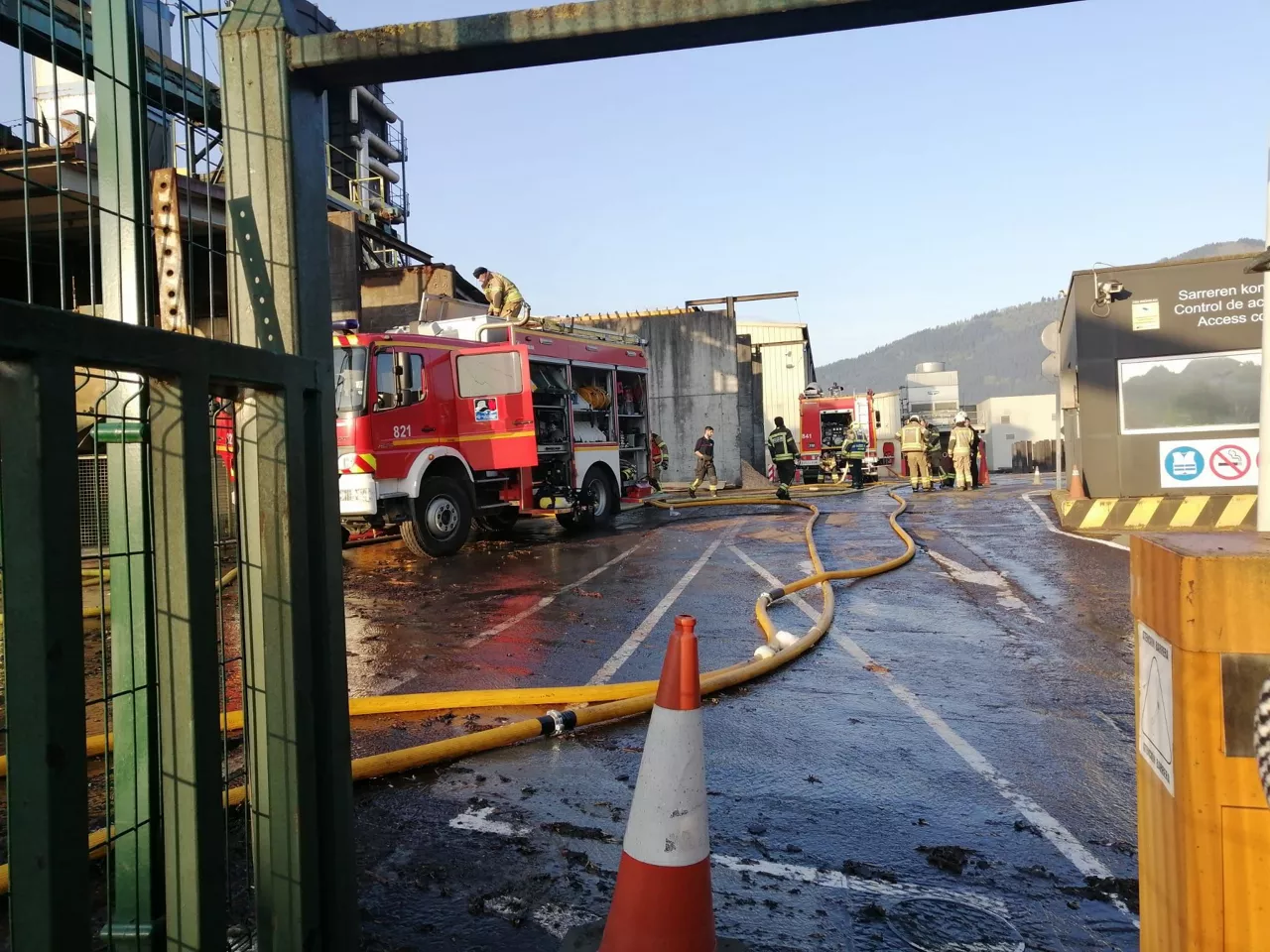 Incendio en la empresa Maderas de Llodio. Foto: Radio Euskadi