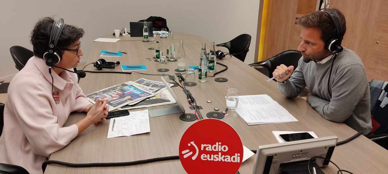 Arancha González Laya, entrevistada en Radio Euskadi desde París.