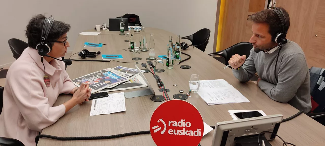 Arancha González Laya, entrevistada en Radio Euskadi desde París.