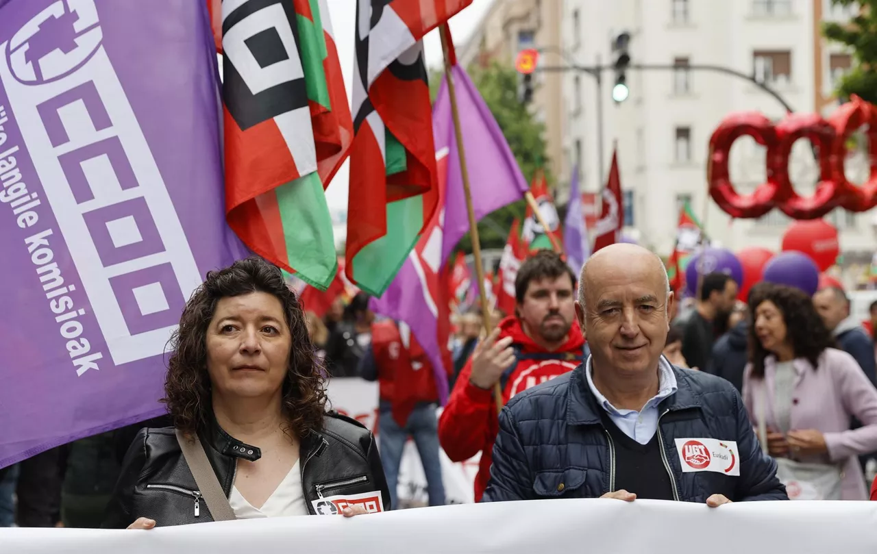 Loli García, de CCOO, y Raúl Arza, de UGT, en Bilbao. Foto: EFE