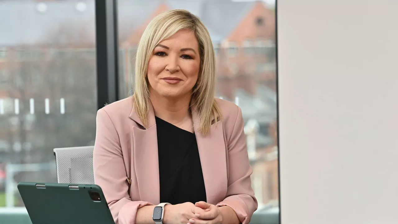 Michelle O'Neill, candidata del Sinn Féin al puesto de ministra principal