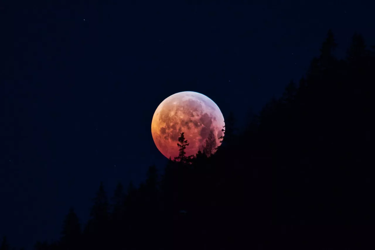 Eclipse lunar total.