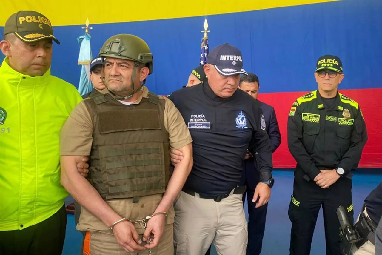 "Otoniel" escoltado por la policía. Foto: EFE.