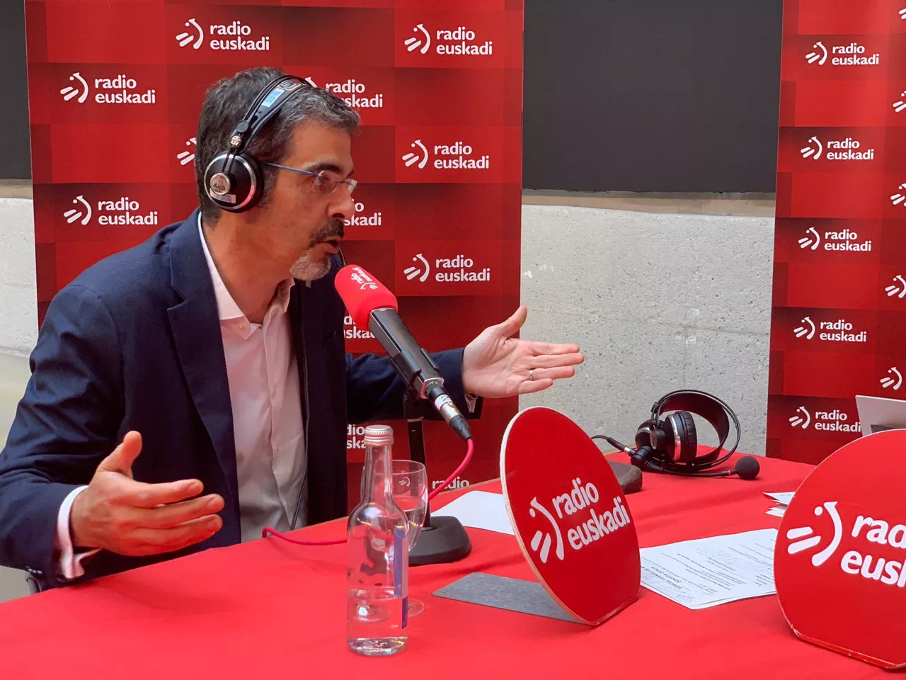 Eneko Goia, en el stand de Radio Euskadi.