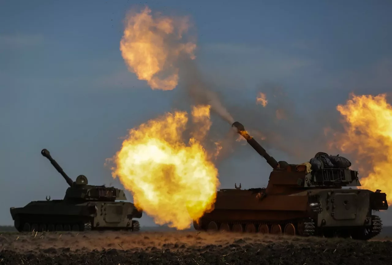Imagen de archivo de tanques ucranianos disparando. Foto: EFE