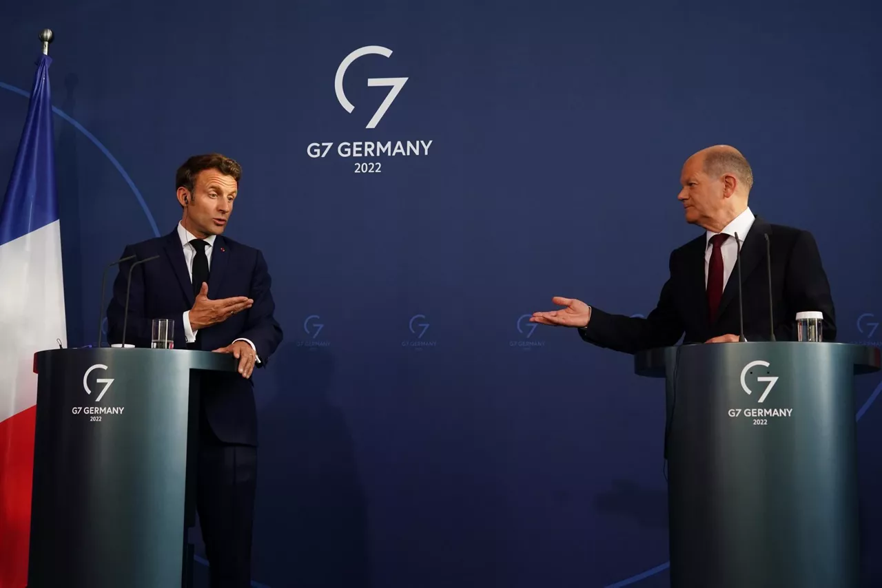 El canciller alemán, Olaf Scholz, y el presidente francés, Emmanuel Macron. Foto: EFE