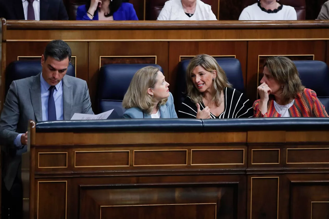 La ley provoca un cruce de declaraciones entre las ministras Yolanda Díaz y Nadia Calviño. Foto: EFE
