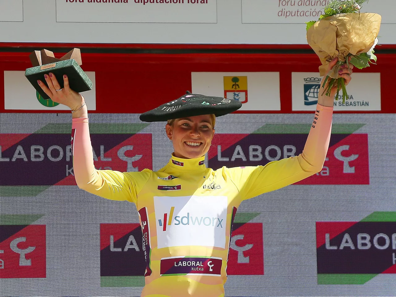Demi Vollering, 2022ko Itzulia Womeneko azken podiumean.
