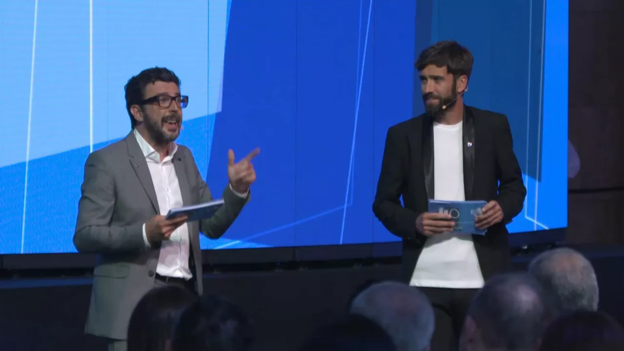 Mikel Pagadi eta Zuhaitz Gurrutxaga. Bideotik hartutako irudia.