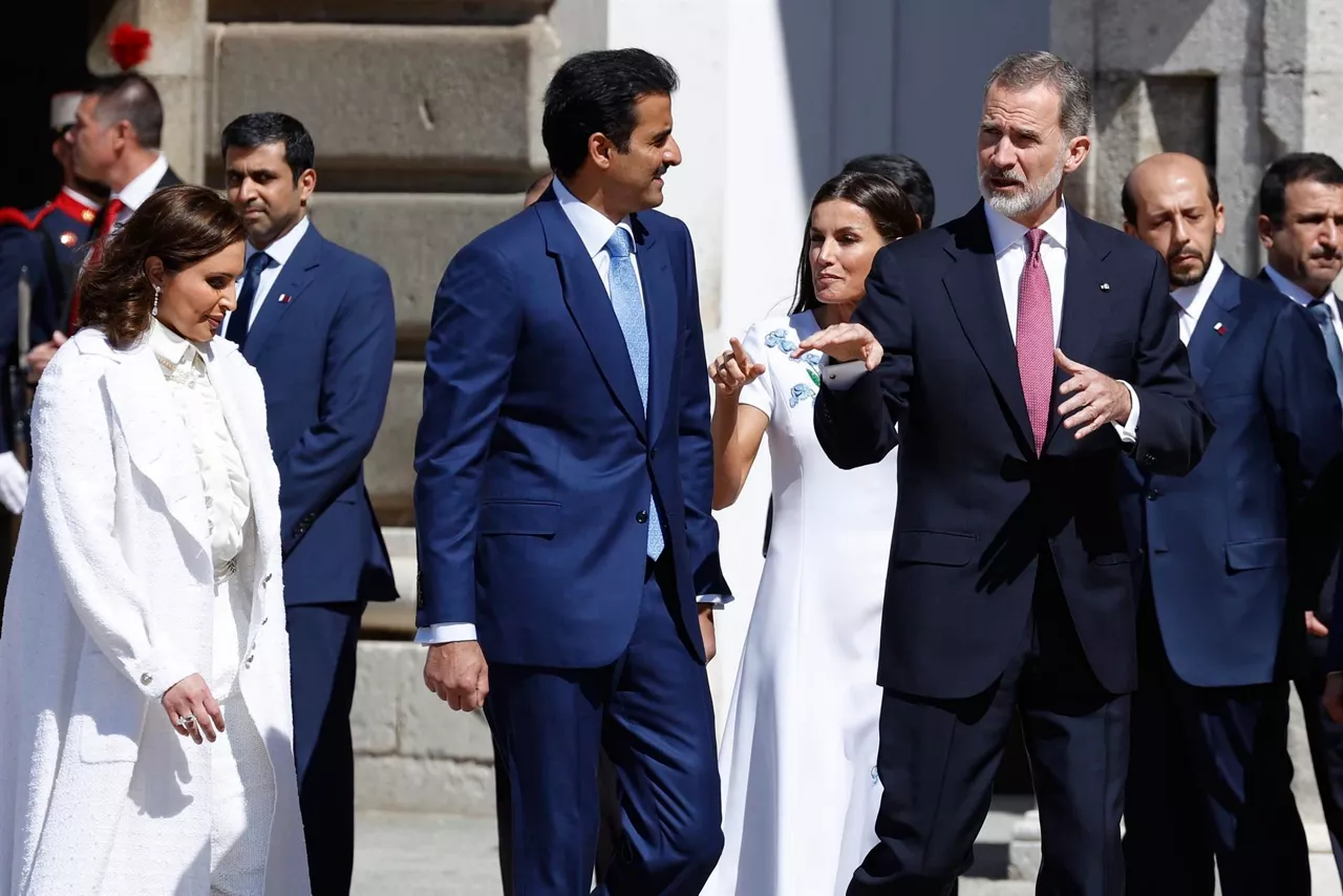 Tamim Bin Hamad Al Thani Qatarreko emirra eta Felipe VI.a Espainiako erregea. Argazkia: EFE