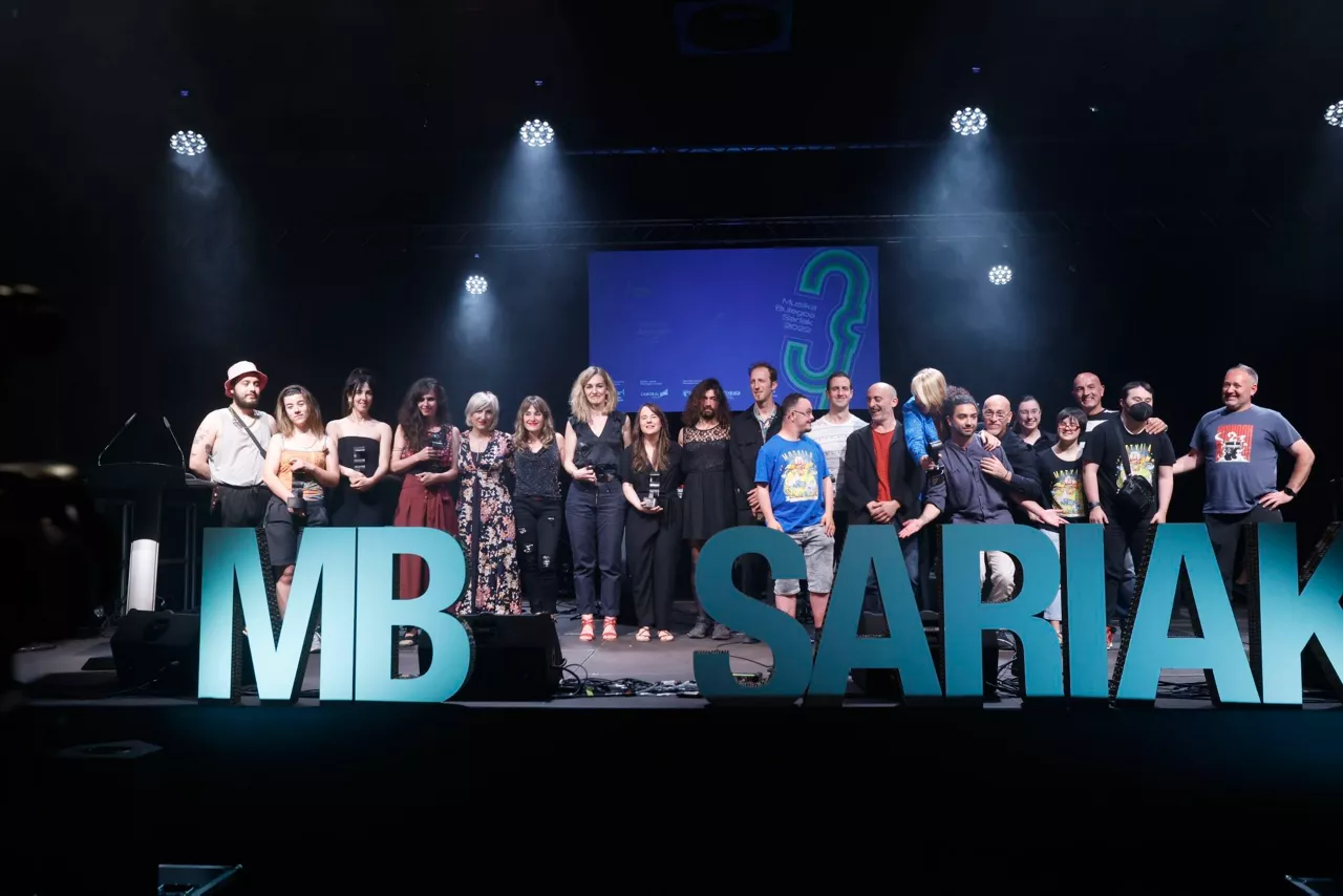 Foto de grupo de los premiados y las premiadas en esta edición