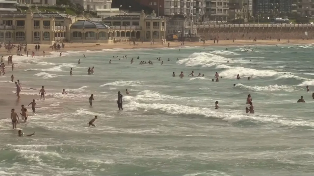 Playa de Donostia. Imagen extraída del vídeo.