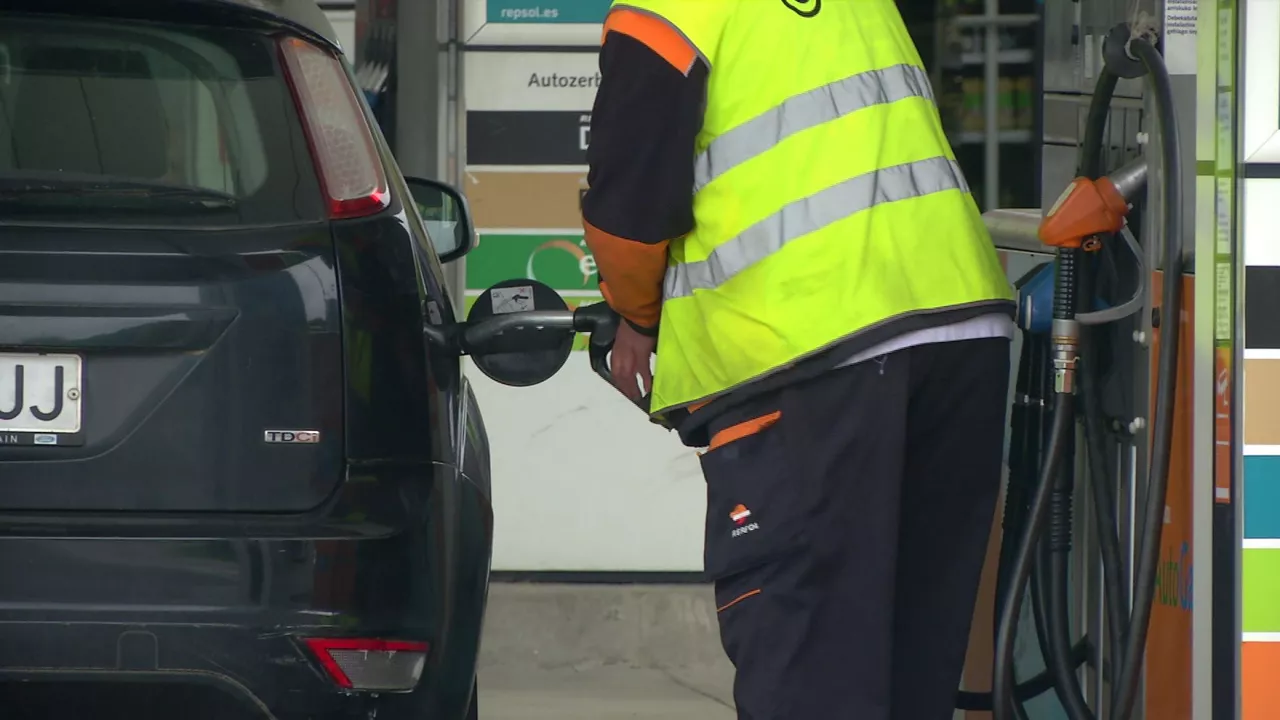 Gasolindegi bat. EITB Mediaren bideo batetik ateratako irudia.