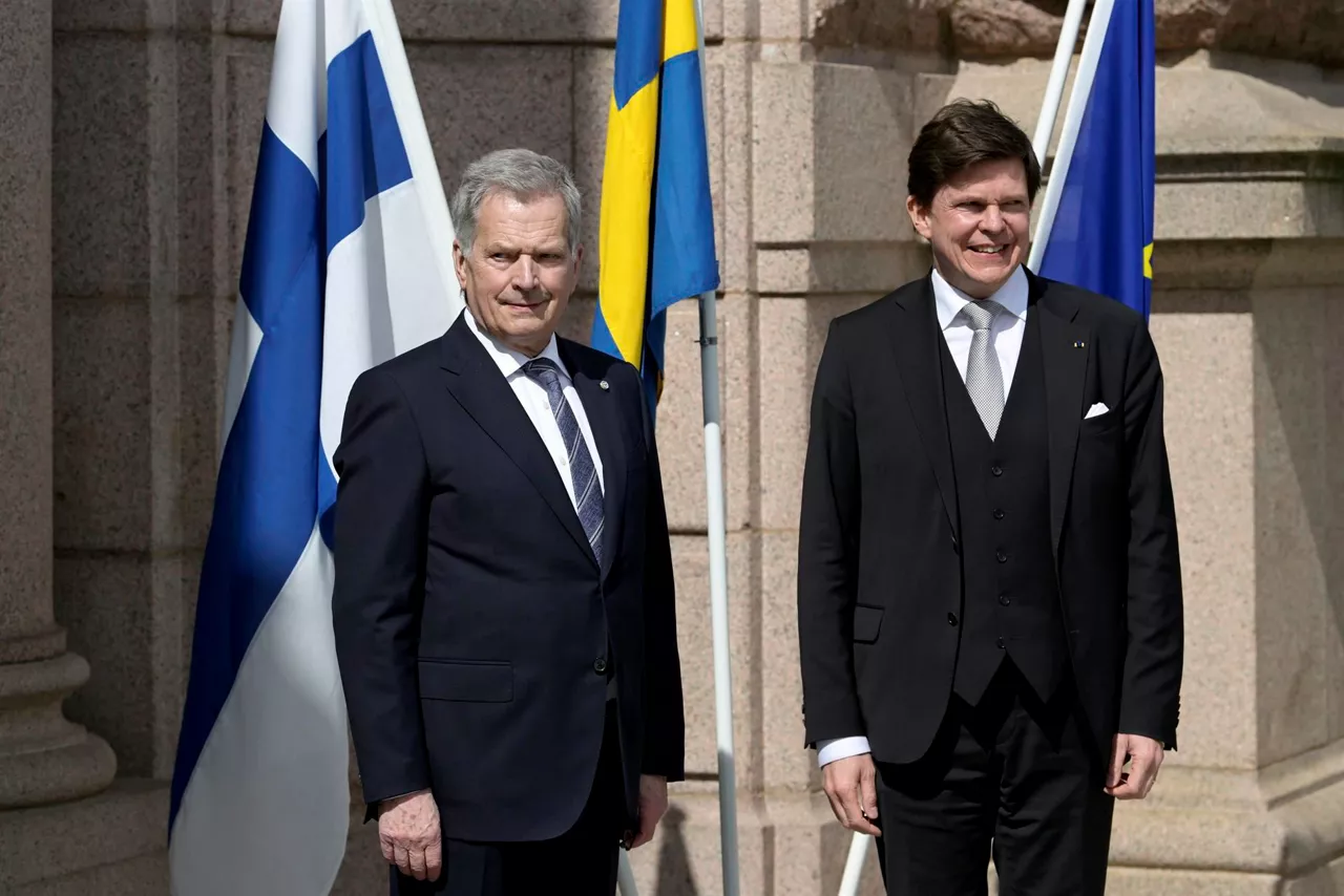 El presidente de Finlandia y el presidente del parlamento de Suecia. Foto: EFE.