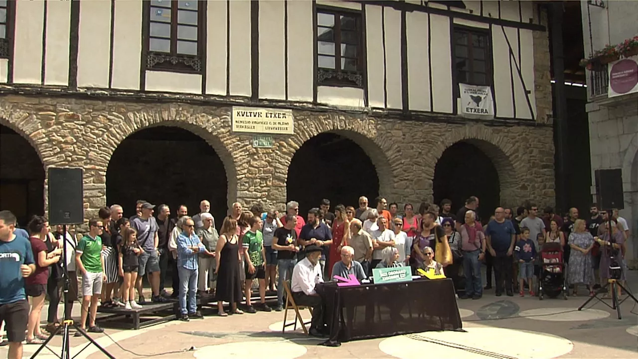 Imagen de la rueda de prensa de la red ciudadana Sare en Orozko (Bizkaia). Foto: EITB Media