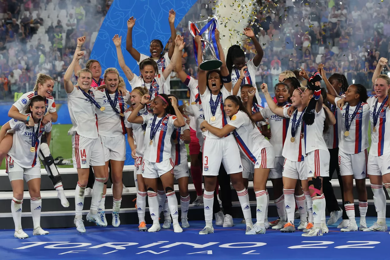 Lyongo jokalariek txapeldunen garaikurra jaso duten unea