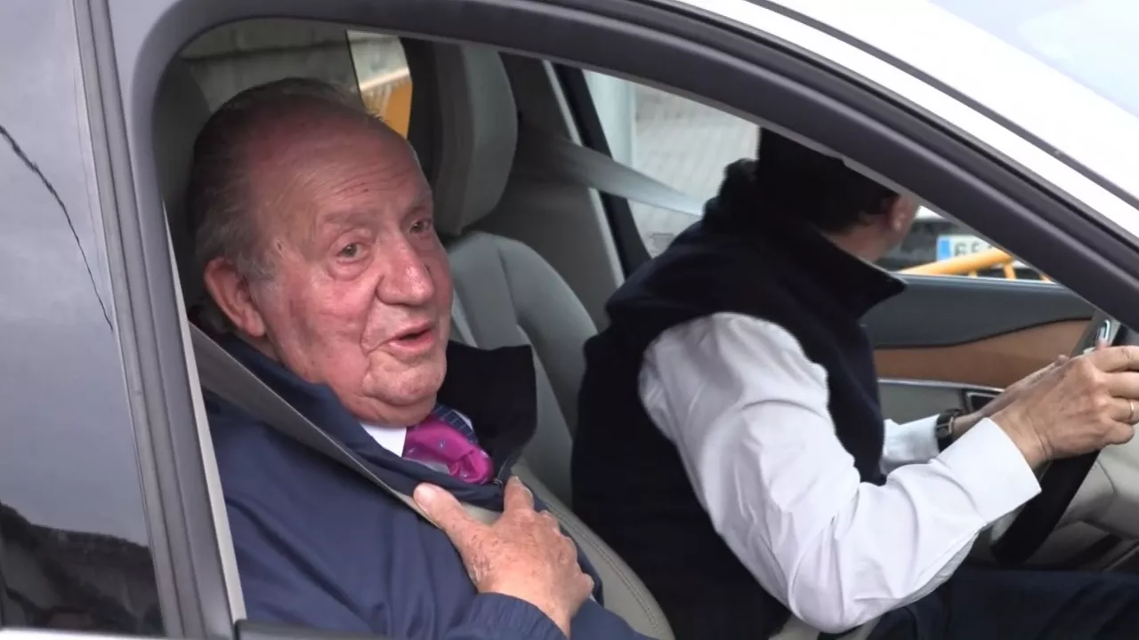 El rey emérito de España abandona Vigo. Imagen obtenida de un vídeo de Agencias.