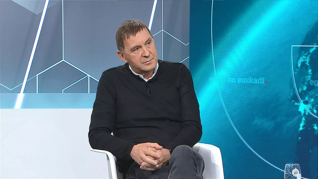 Otegi, en un momento de la entrevista.
