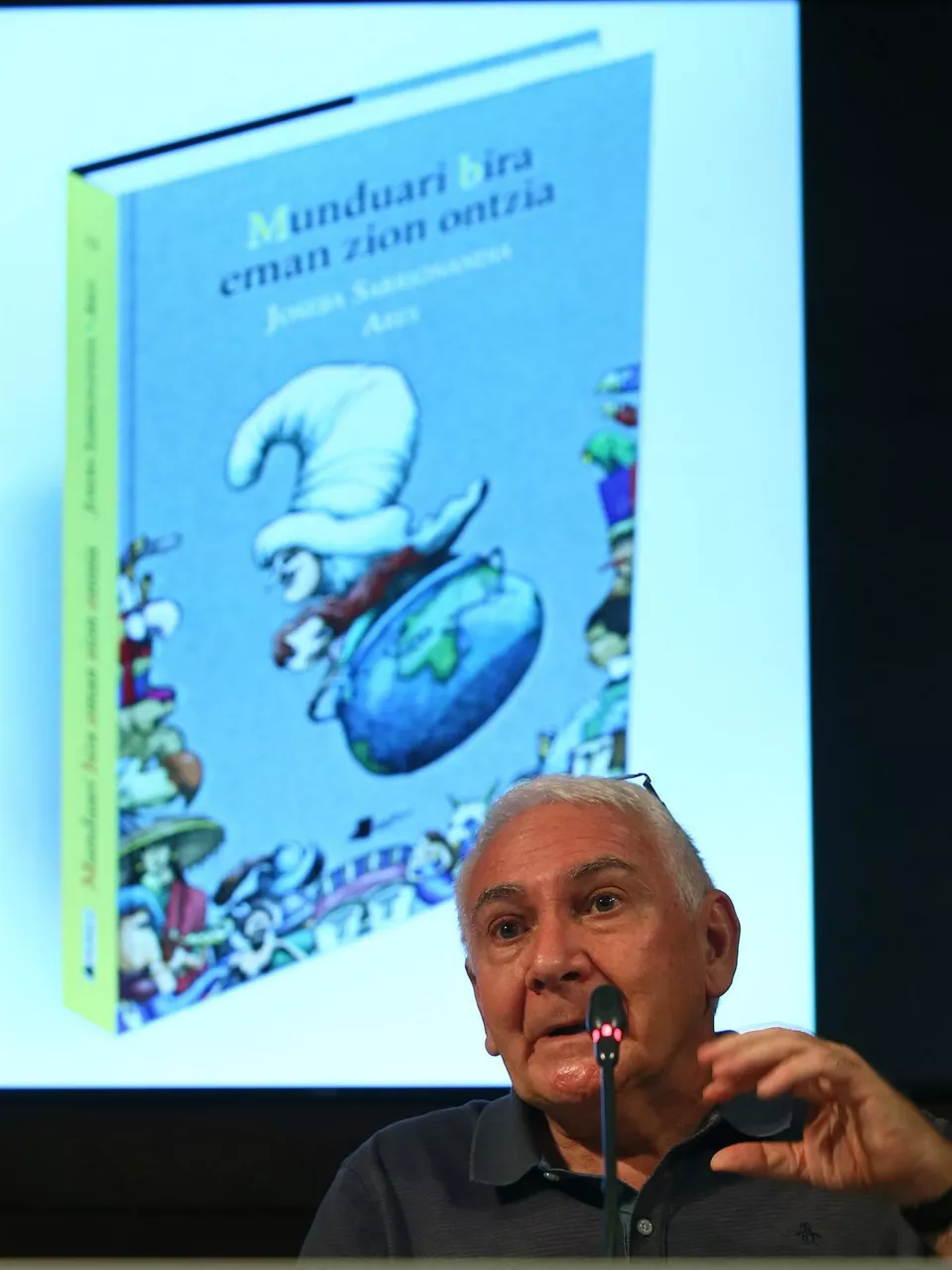 Joseba Sarrionandia Efe 'Munduari bira eman zion ontzia'
