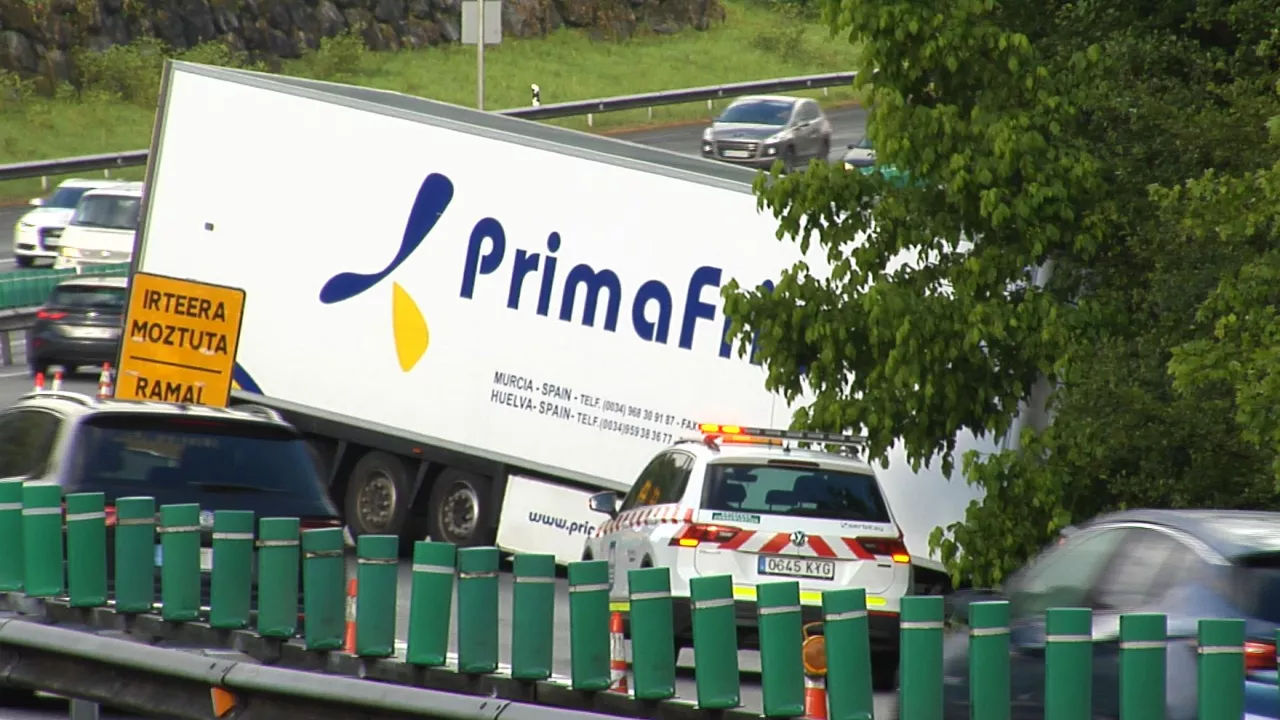 Camión accidentado.
