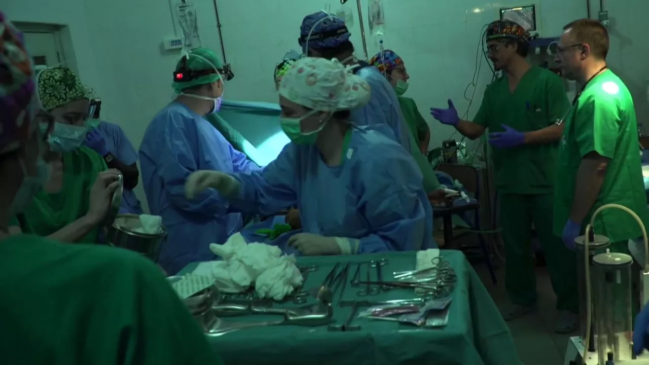 Carlos Badají, cirujano del hospital de Navarra. Imagen: EITB Media