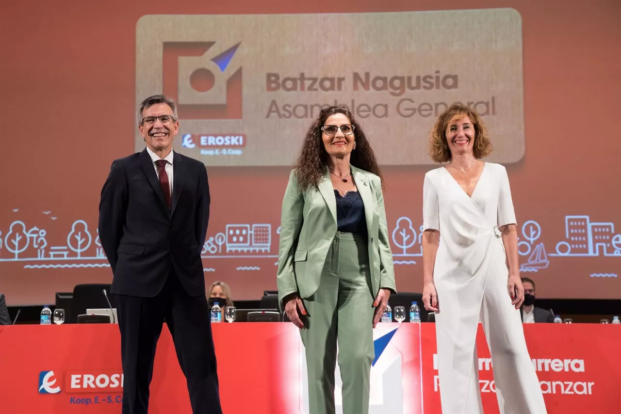 Agustin Markaide, Rosa Carabel y Leire Mugerza. Foto: EFE