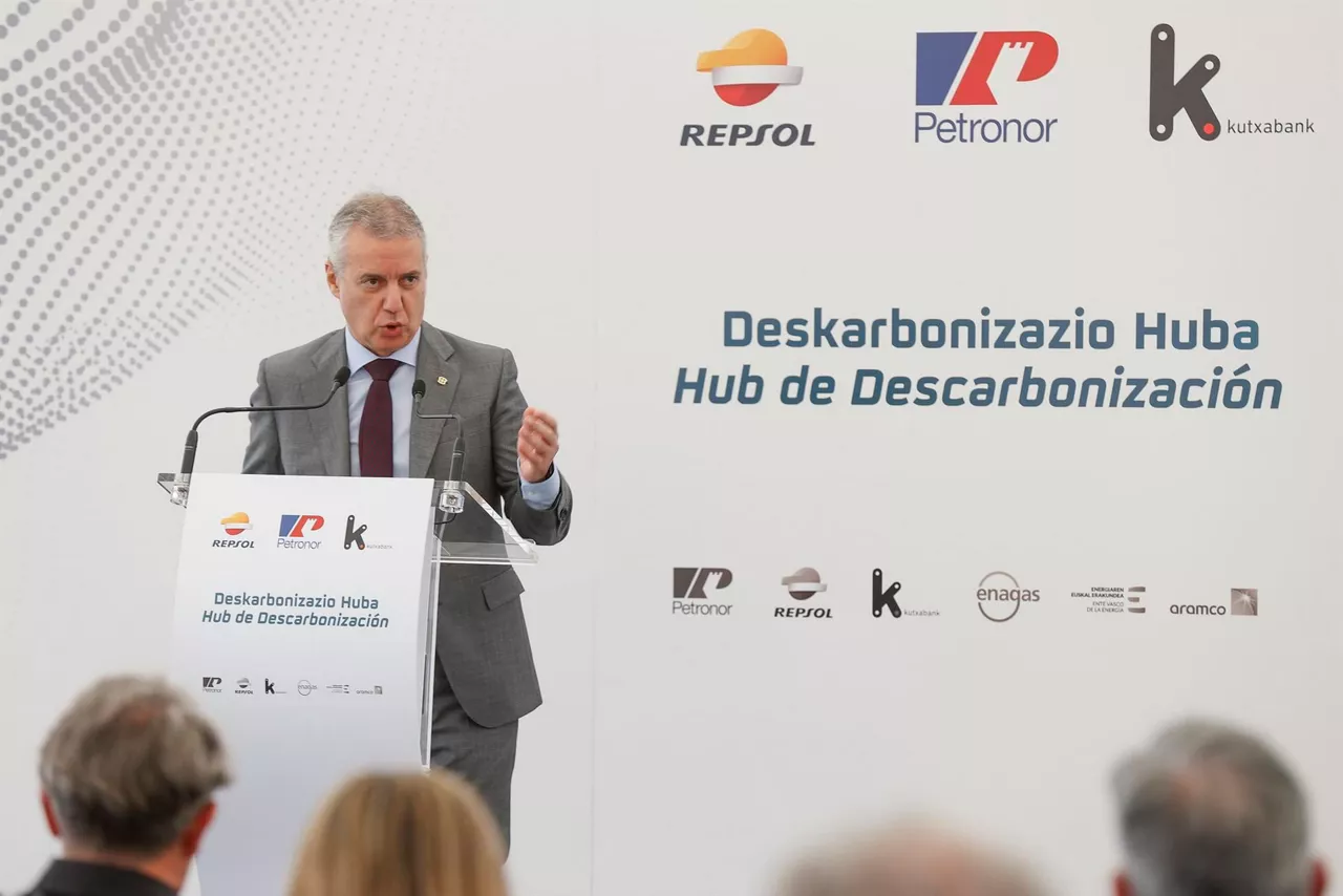 Acto de colocación de la primera piedra del Hub de Descarbonización de Santurtzi