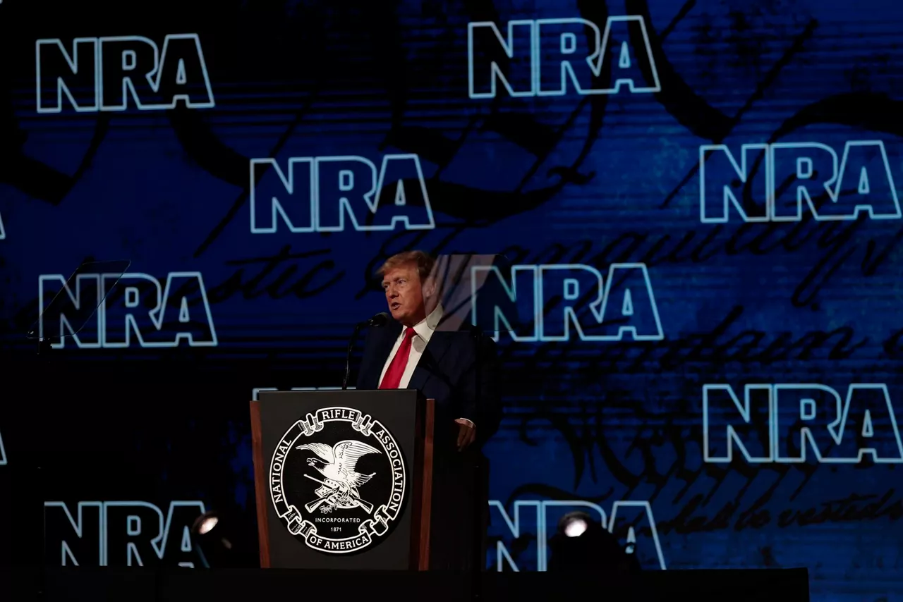 Donald Trump en la convención de la Asociación Nacional del Rifle. Foto: EFE