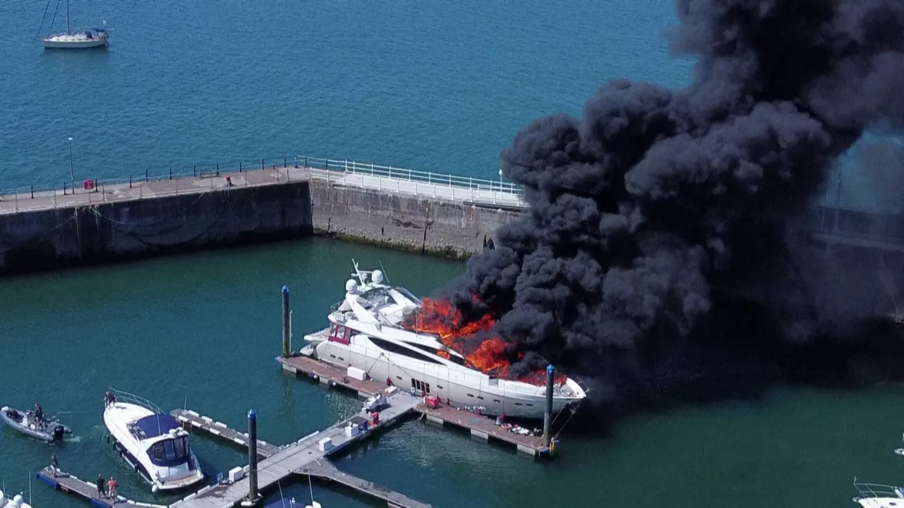 20220528175904_yate-incendio-torquay-inglaterra_