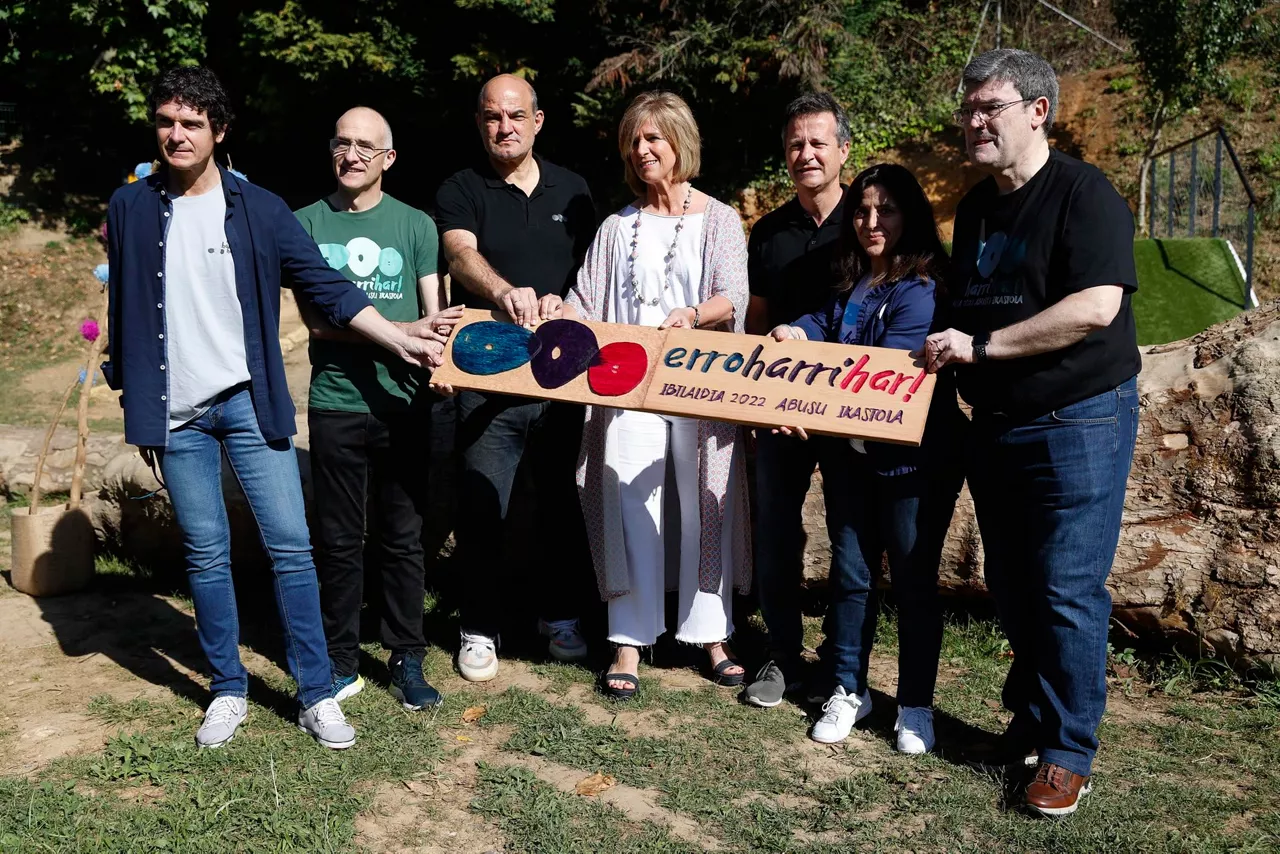 Ikastoletako eta erakundeetako ordezkariak inaugurazio ekitaldian. Argazkia: EFE