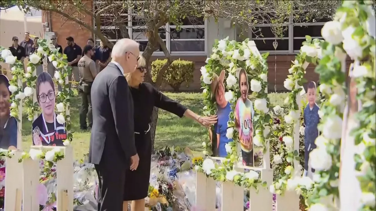 Joe y Jill Biden en Uvalde. Imagen obtenida de un vídeo de Agencias.