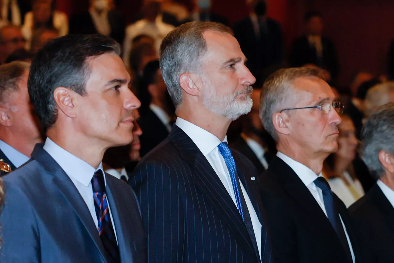 El secretario general de la OTAN, junto con el presidente del Gobierno de España y el Rey Felipe