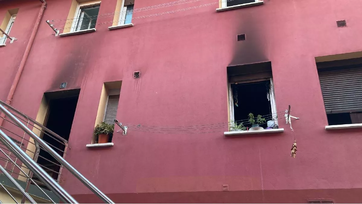 Edificio de viviendas de la calle Casto Cantero de Irun donde se ha originado el fuego