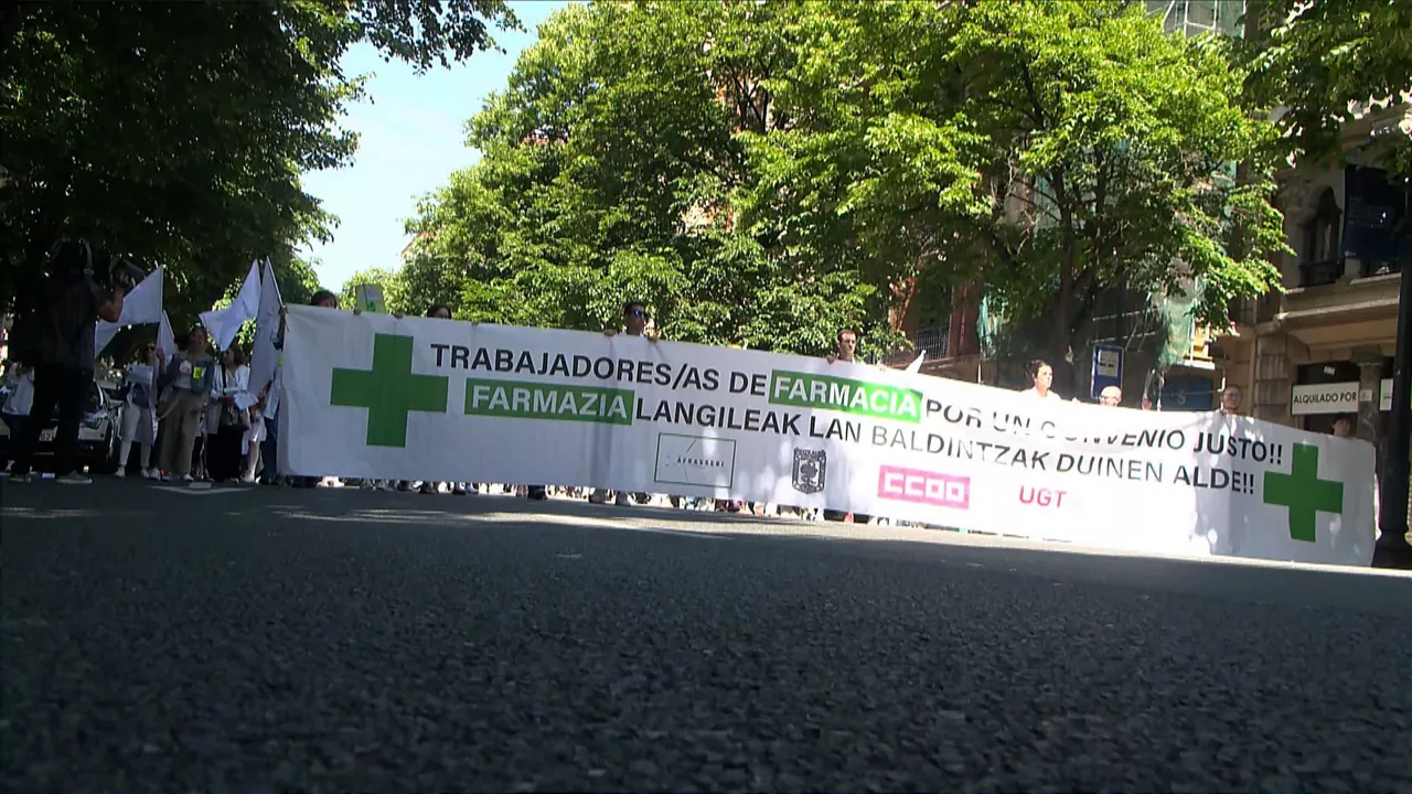 Soldatapeko farmazialarien manifestazioa. EITB Mediaren bideo batetik ateratako irudia.