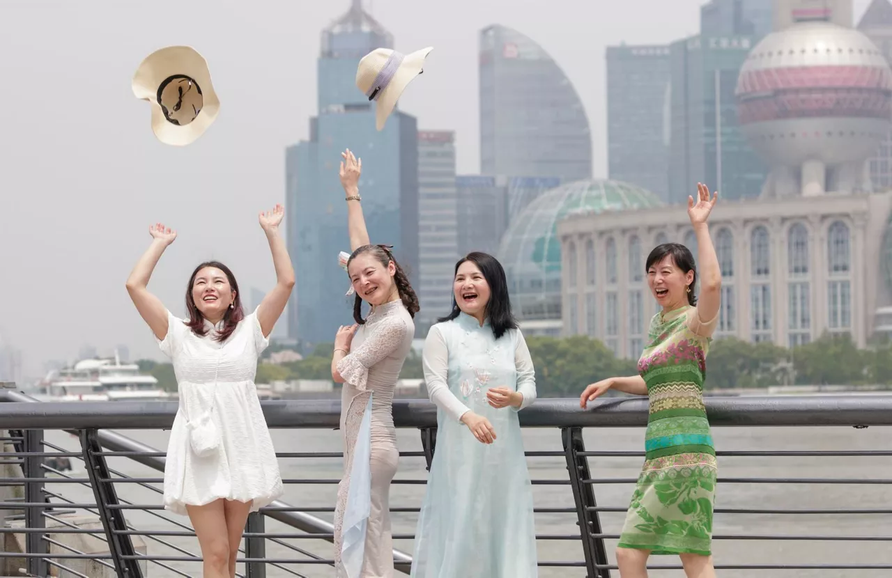 Shanghaitarrak kalean. Argazkia: EFE.